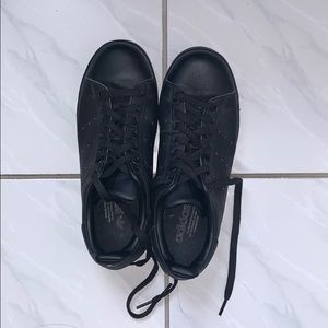 Black Adidas Stan Smiths